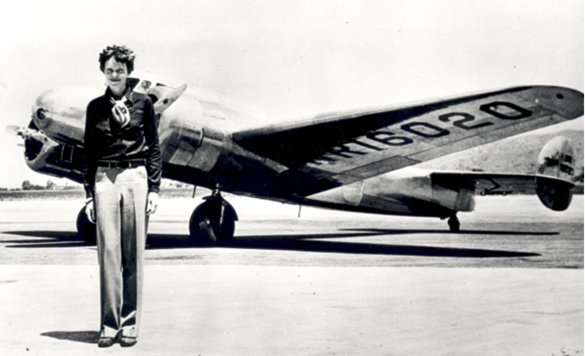 La marraine de nom, Amelia Earhart : pionnière de l’aviation (1897–1939)